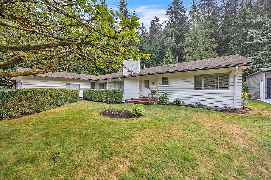 1372 Riverside Drive North Vancouver, BC - 2