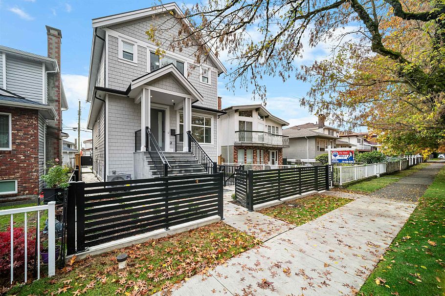 2076 E 50th Avenue Vancouver, BC - 22