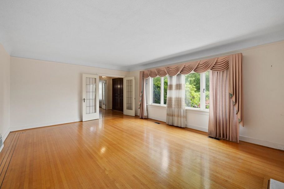 2676 W 33rd Avenue Vancouver, BC - 6