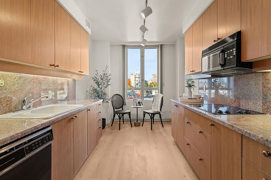 701 5850 Balsam Street Vancouver, BC - 12