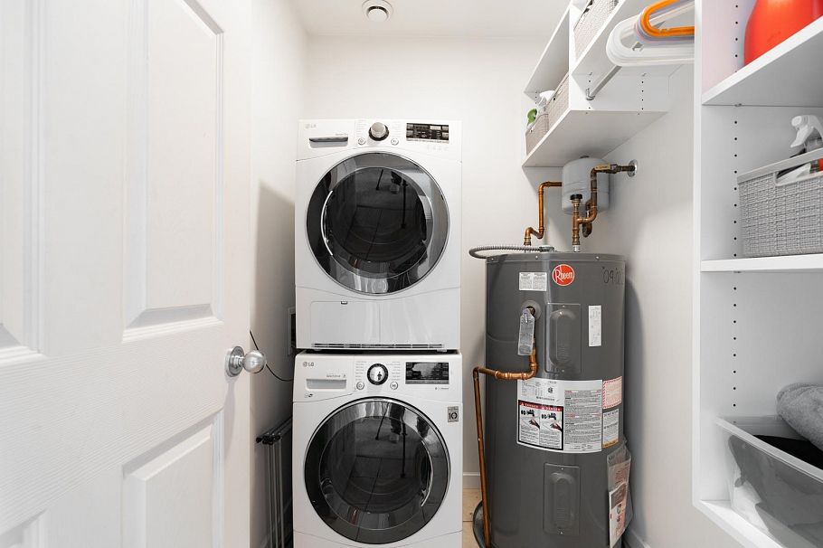 1 252 W 13th Street North Vancouver, BC - 20