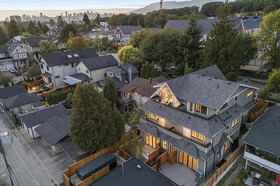 2 2136 E 10th Avenue Vancouver, BC - 39