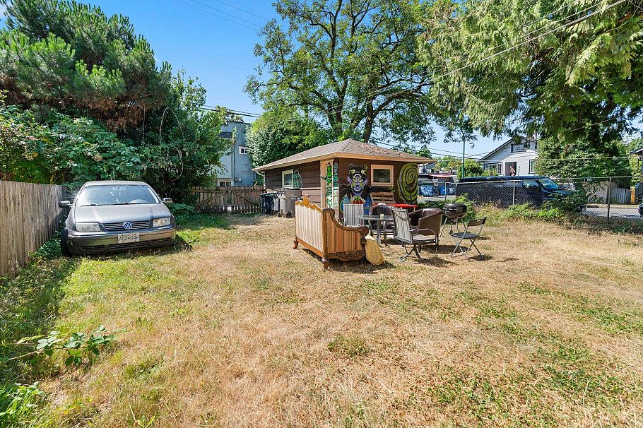 3192 W 8th Avenue Vancouver, BC - 21