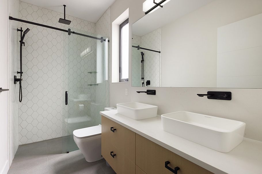 2939 W 15th Avenue Vancouver, BC - 24