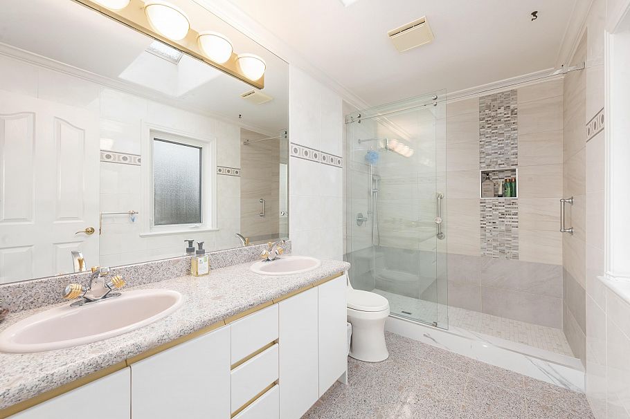 1363 W 51 Avenue Vancouver, BC - 24