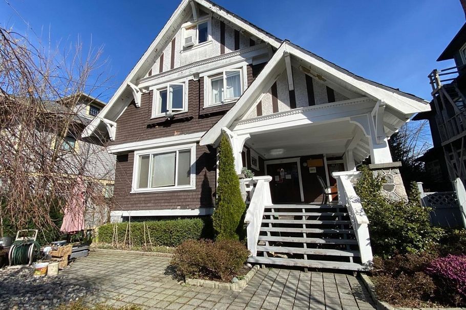 387 W 13th Avenue Vancouver, BC - 1