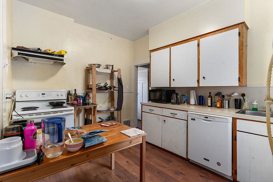 3192 W 8th Avenue Vancouver, BC - 8