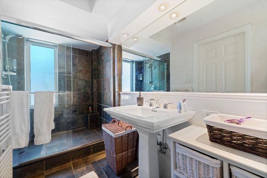 284 Sandringham Crescent North Vancouver, BC - 33