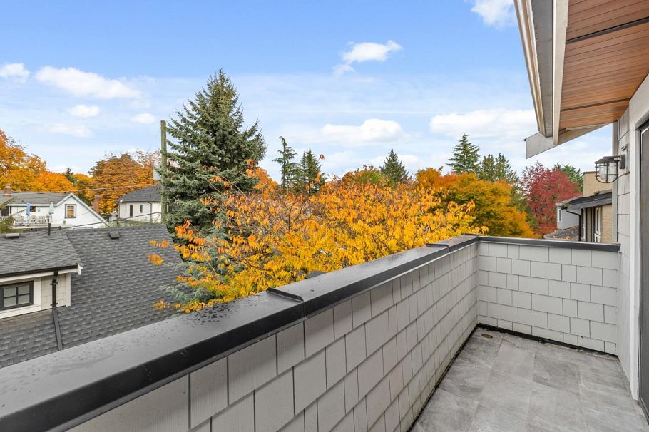 3363 W 15th Avenue Vancouver, BC - 24