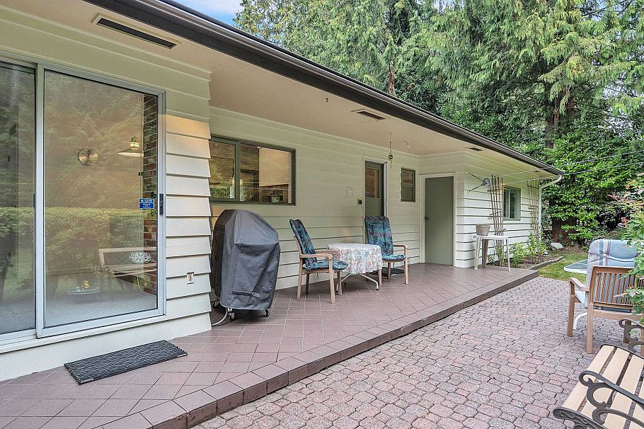 1372 Riverside Drive North Vancouver, BC - 27