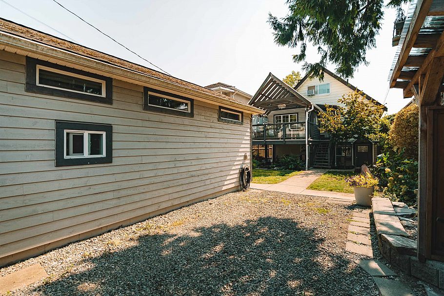 2267 Napier Street Vancouver, BC - 36