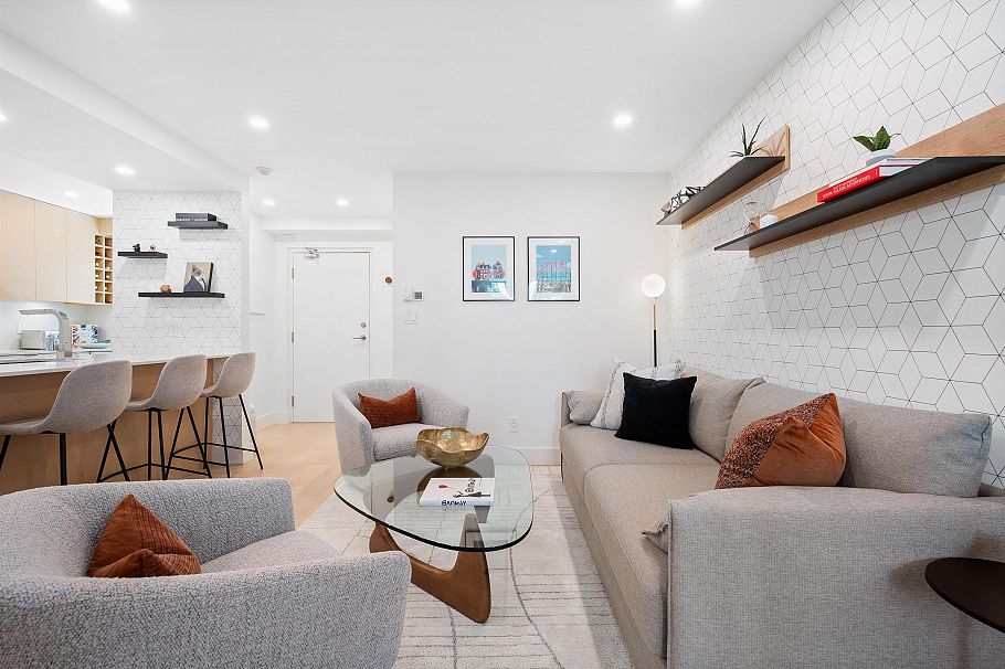 301 1350 Comox Street Vancouver, BC - 2