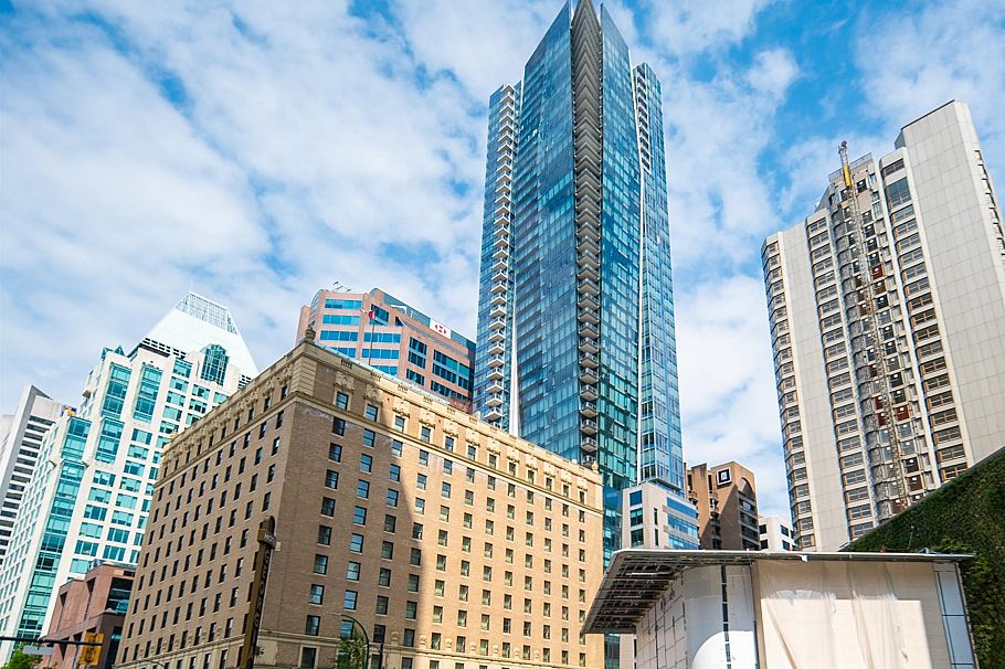 4101 667 Howe Street Vancouver, BC - 1