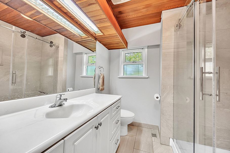 1372 Riverside Drive North Vancouver, BC - 21