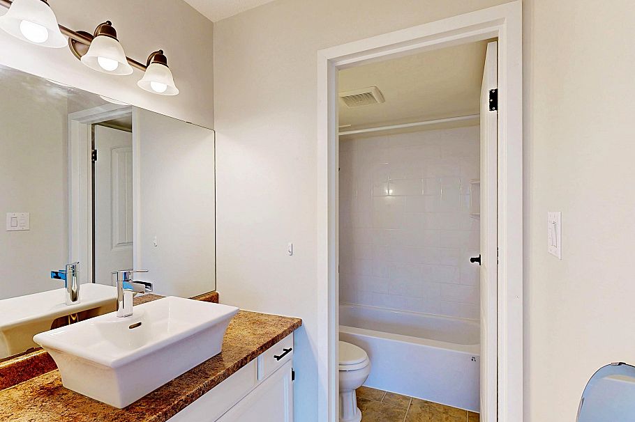 206 138 W 18th Street North Vancouver, BC - 13