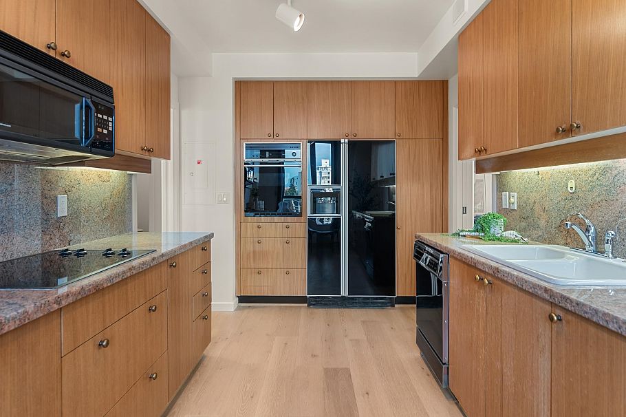 701 5850 Balsam Street Vancouver, BC - 11