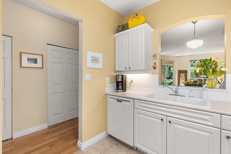 212 360 E 36th Avenue Vancouver, BC - 22