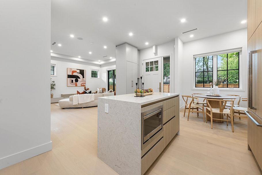 1 2136 E 10 Avenue Vancouver, BC - 14