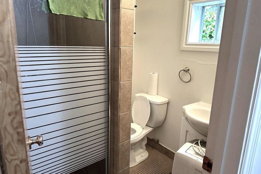 610 Salsbury Drive Vancouver, BC - 24