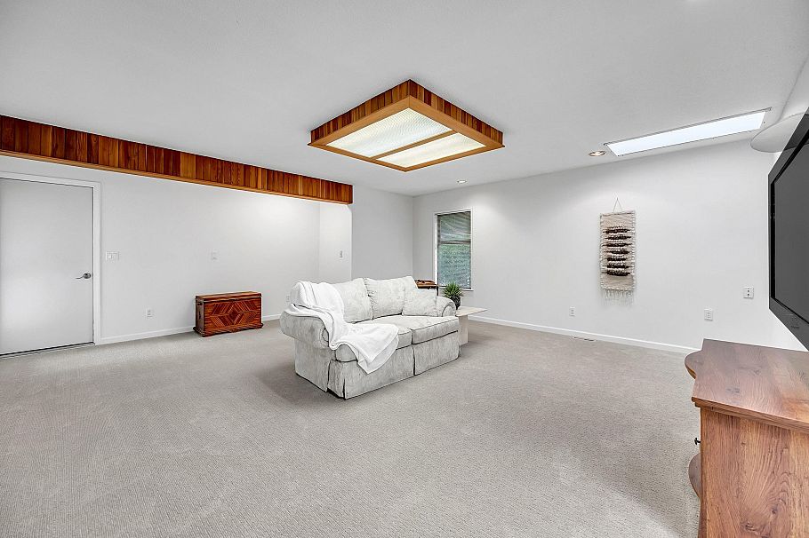 1372 Riverside Drive North Vancouver, BC - 18