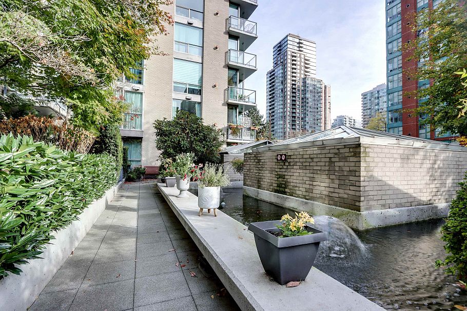 936 Richards Street Vancouver, BC - 26