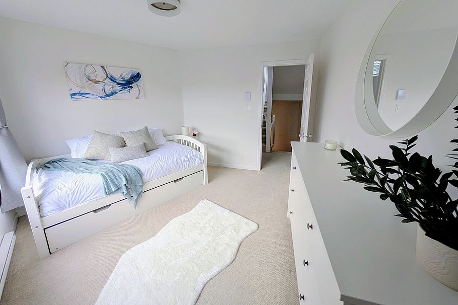 1 252 W 13th Street North Vancouver, BC - 18