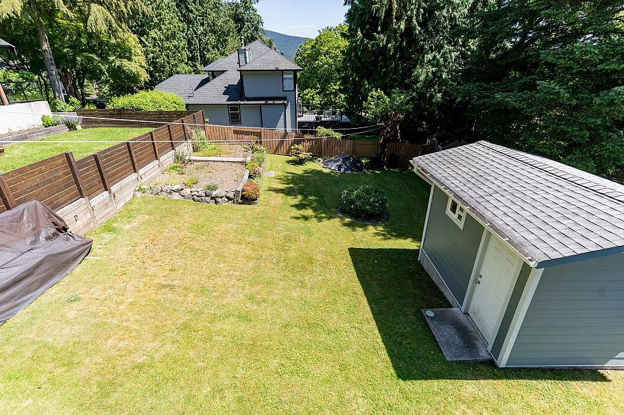 4370 Mountain Highway North Vancouver, BC - 19