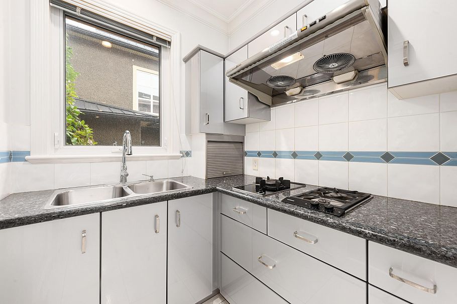 1363 W 51 Avenue Vancouver, BC - 13