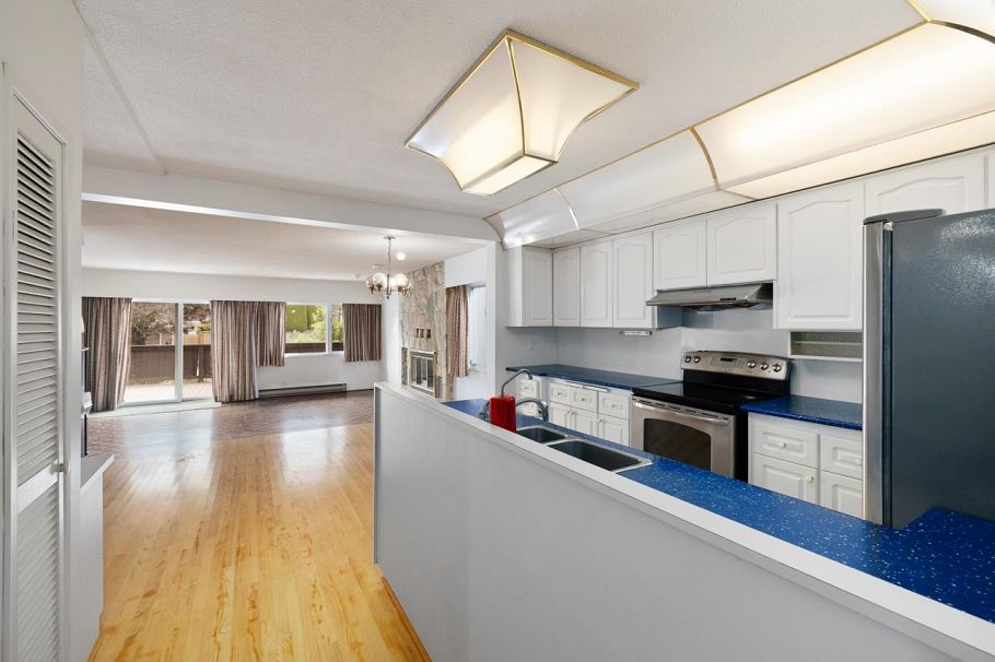 2676 W 33rd Avenue Vancouver, BC - 8
