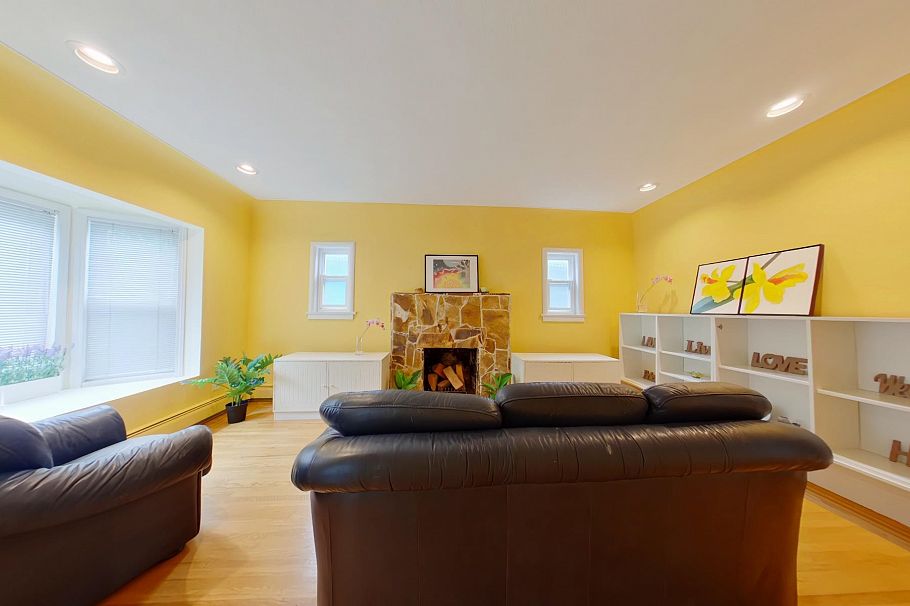 4427 W 16th Avenue Vancouver, BC - 2