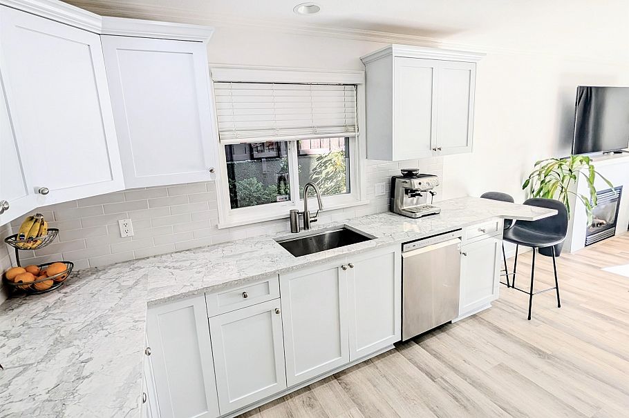 1 252 W 13th Street North Vancouver, BC - 7