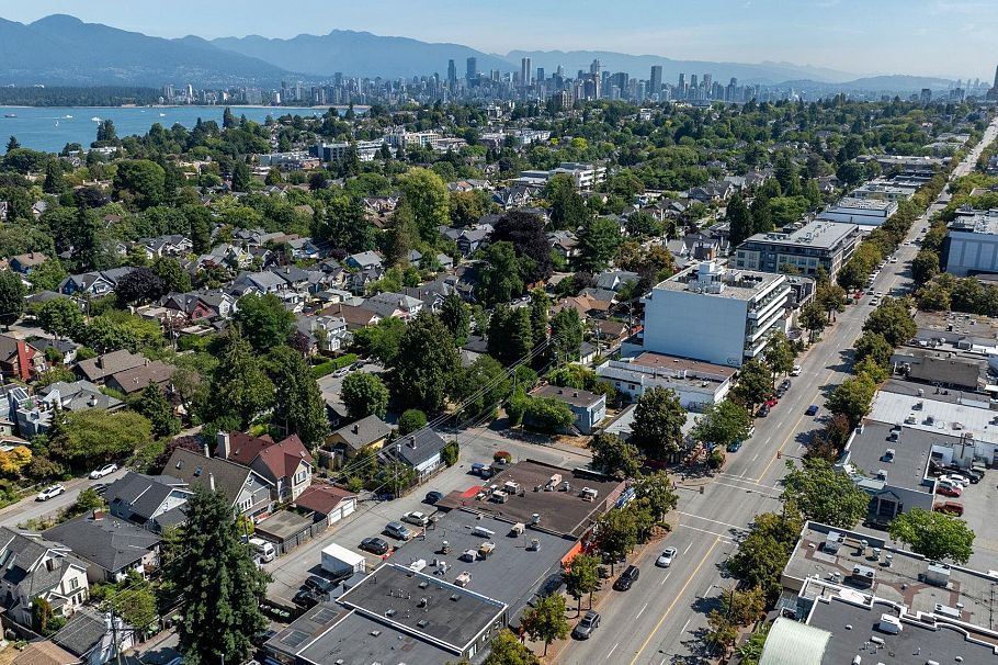 3192 W 8th Avenue Vancouver, BC - 29