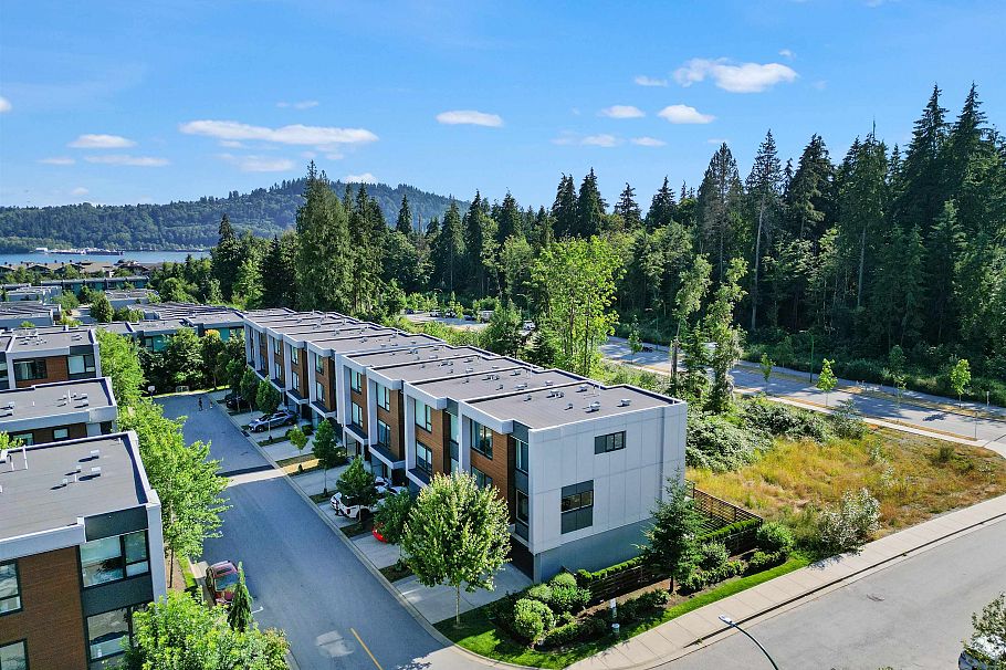 54 3597 Malsum Drive North Vancouver, BC - 34