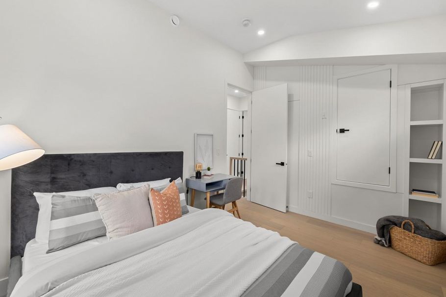 2430 W 49th Avenue Vancouver, BC - 25