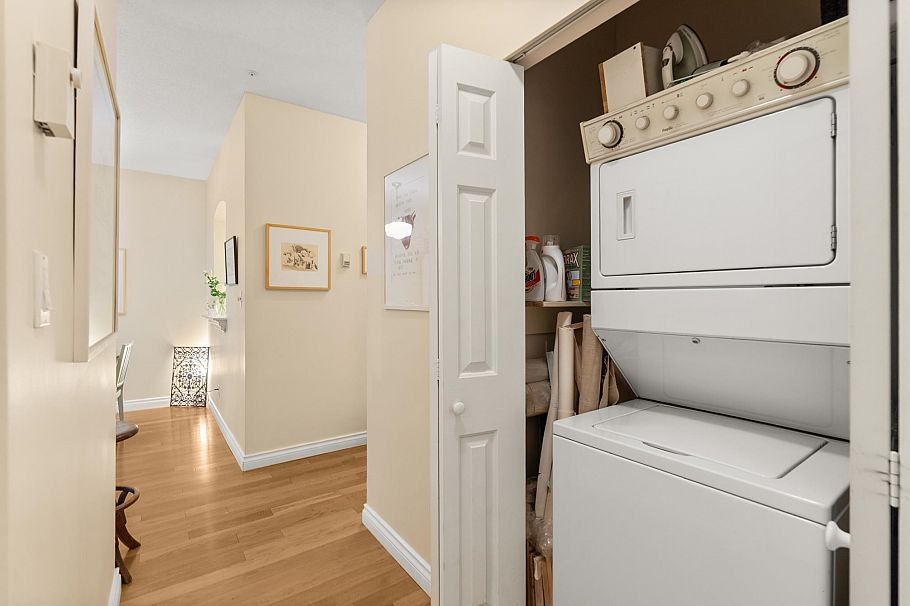 212 360 E 36th Avenue Vancouver, BC - 36