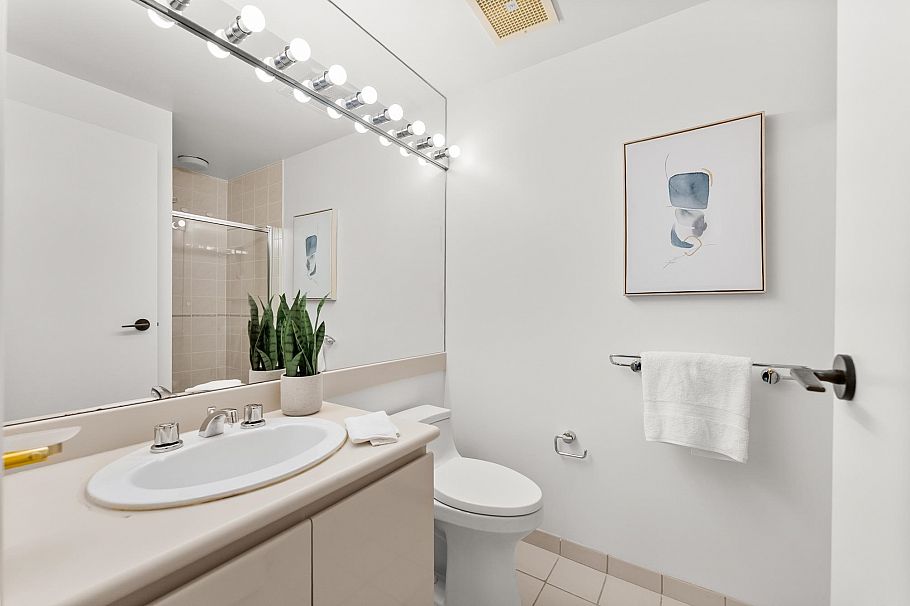 701 5850 Balsam Street Vancouver, BC - 25