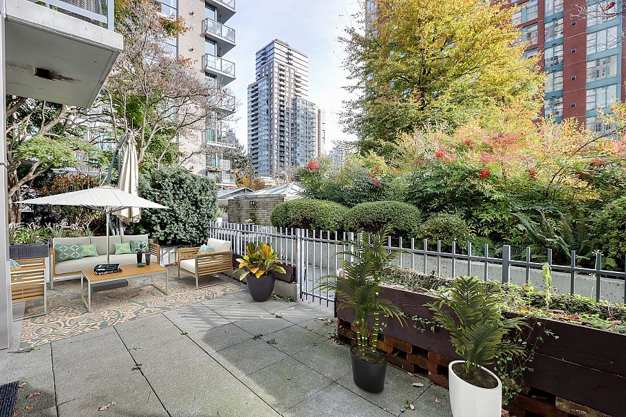 936 Richards Street Vancouver, BC - 24