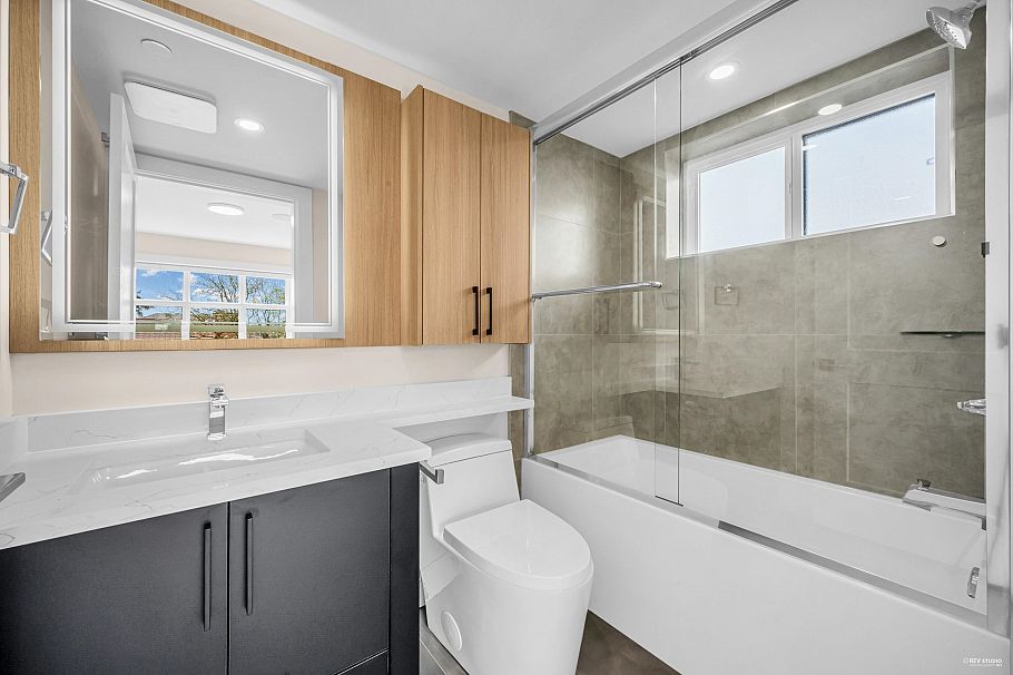 2371 Adanac Street Vancouver, BC - 18