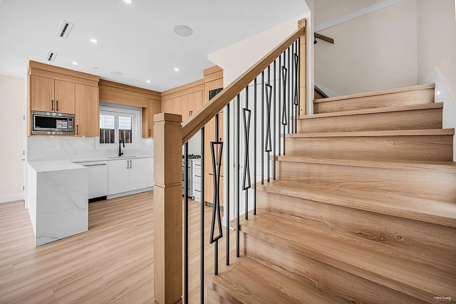 2371 Adanac Street Vancouver, BC - 12