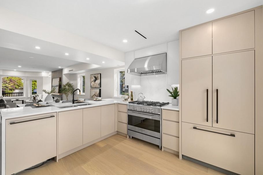 2436 W 49th Avenue Vancouver, BC - 12