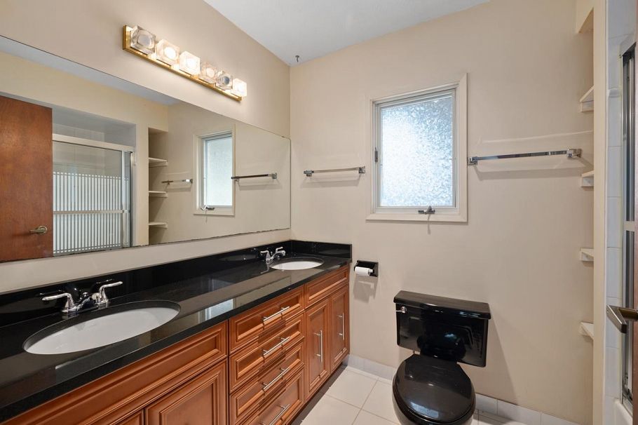 2676 W 33rd Avenue Vancouver, BC - 33