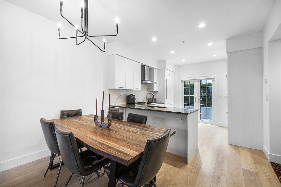 5 1133 Ridgewood Drive North Vancouver, BC - 11