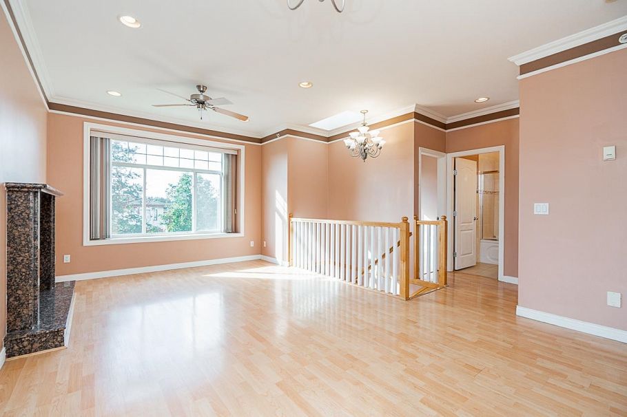 2887 E Georgia Street Vancouver, BC - 5