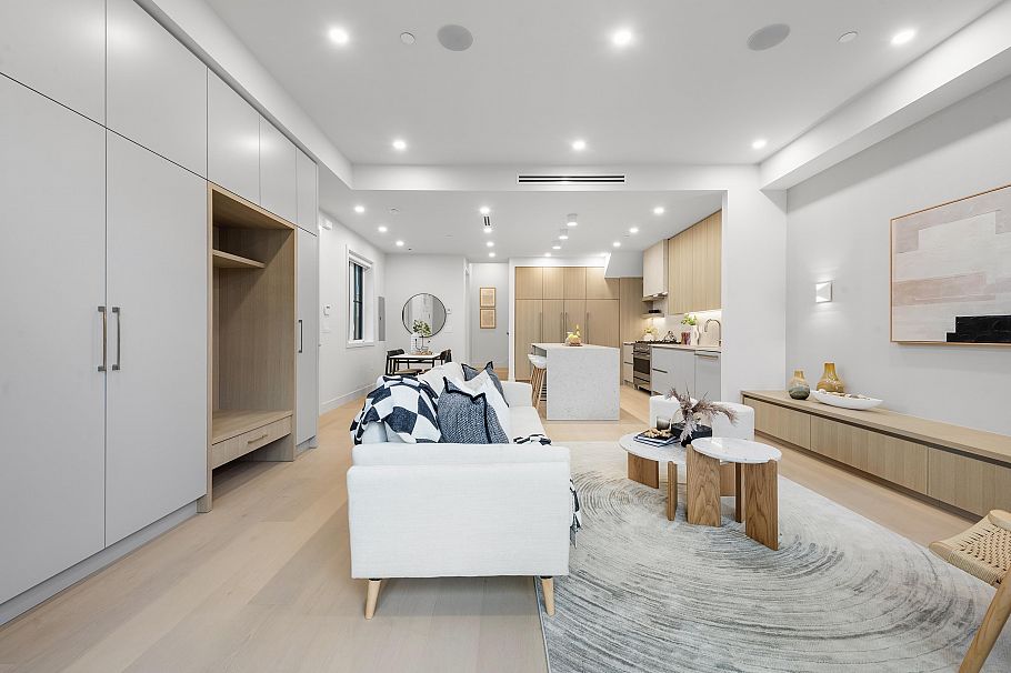 2 2136 E 10th Avenue Vancouver, BC - 4