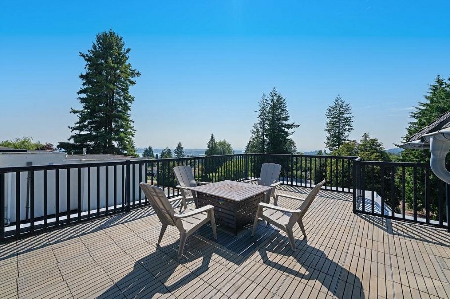284 Sandringham Crescent North Vancouver, BC - 28