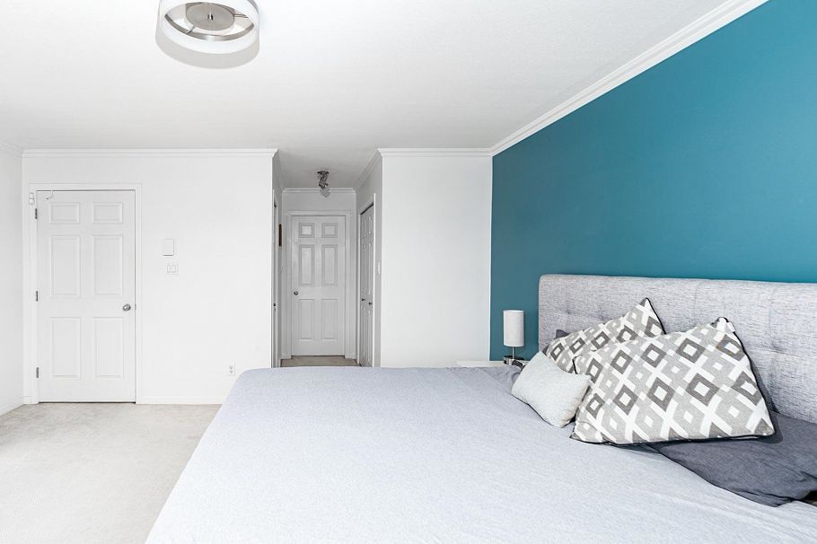 1 252 W 13th Street North Vancouver, BC - 22