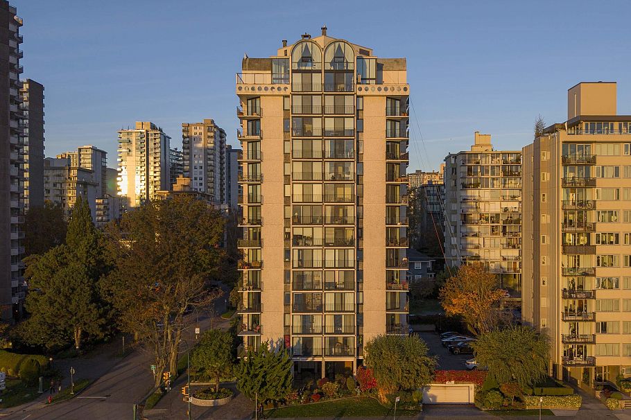 402 1575 Beach Avenue Vancouver, BC - 37