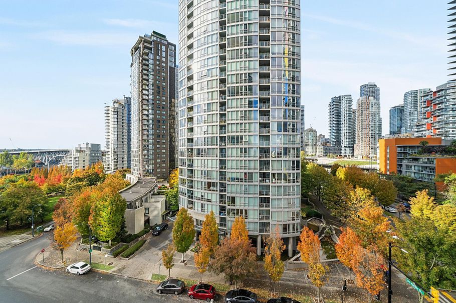 906 1438 Richards Street Vancouver, BC - 18