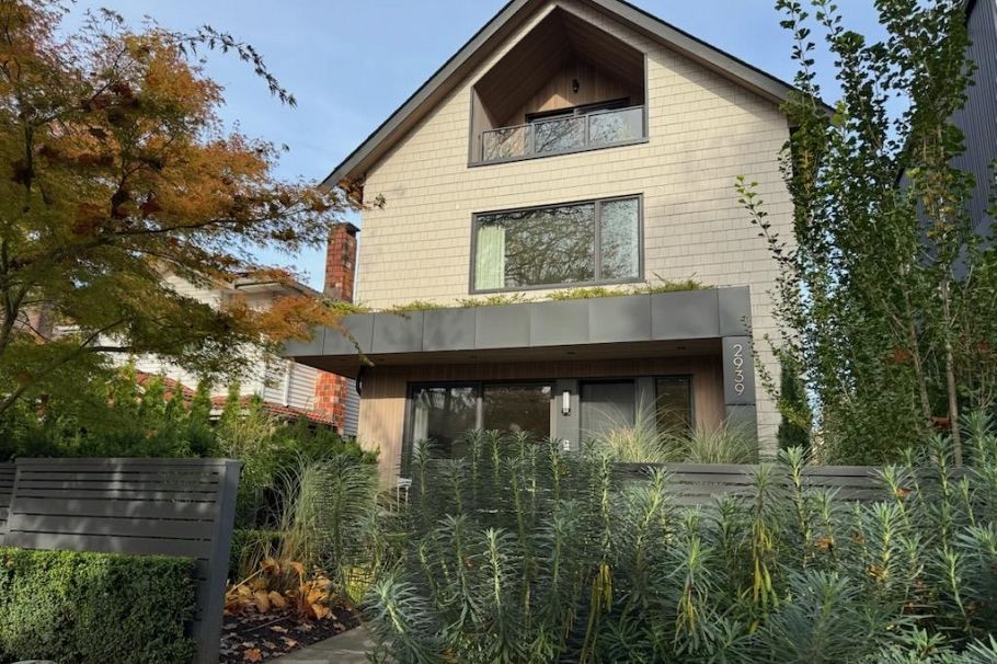 2939 W 15th Avenue Vancouver, BC - 1