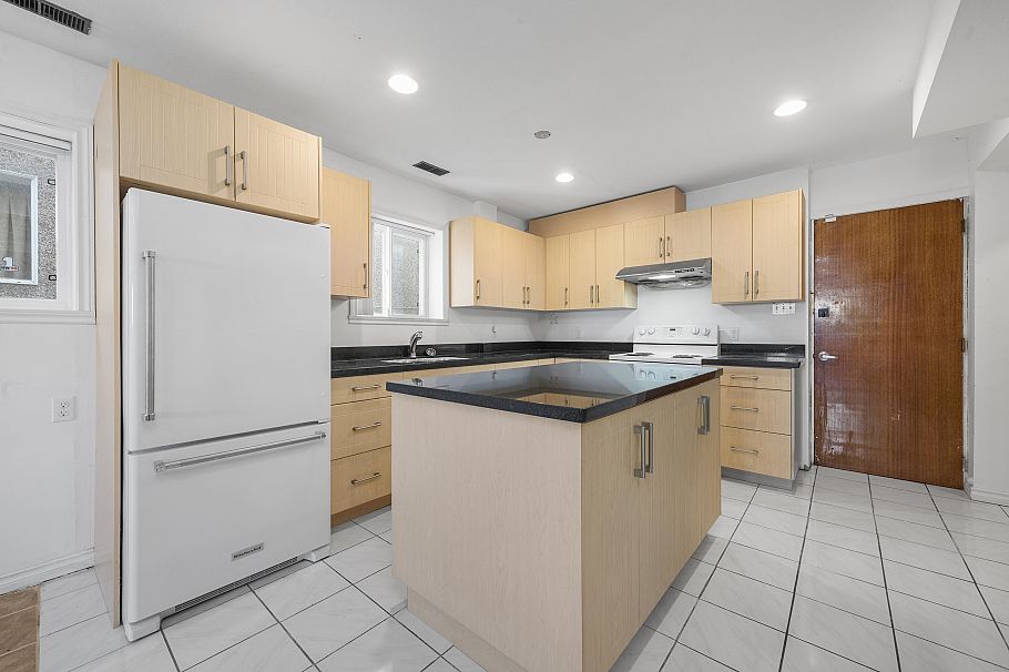 3220 E 19th Avenue Vancouver, BC - 8